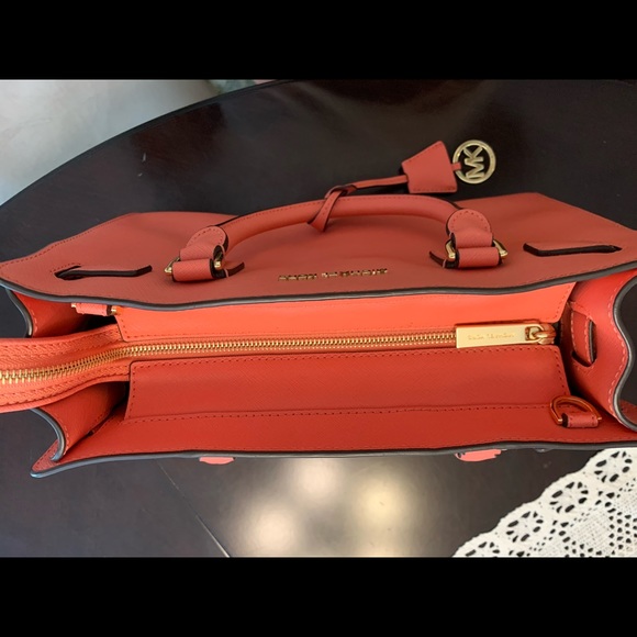 Michael Kors purse - Picture 3 of 6